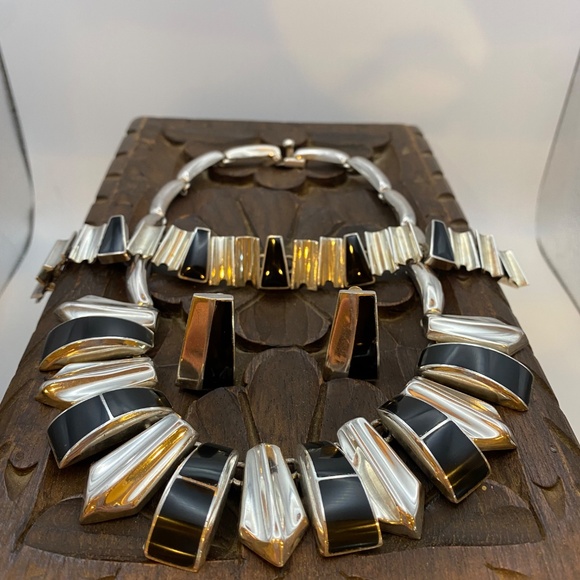 Vintage MCM Taxco Sterling and Onyx Suite - Picture 2 of 15